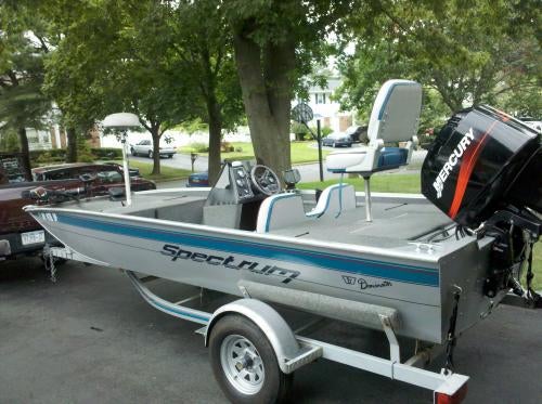 For sale: 1997 spectrum 17 dominator bass boat by tracker